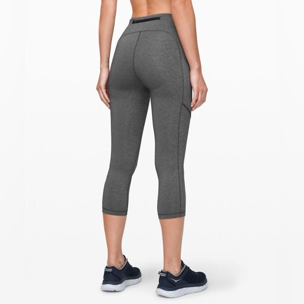Lululemon Speed Up Crop 21” Size 6